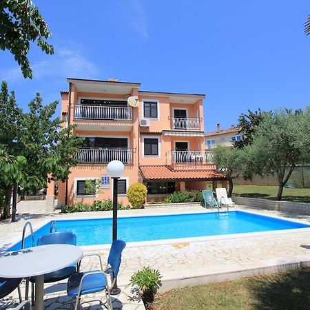 Apartments Susy Pula Bagian luar foto