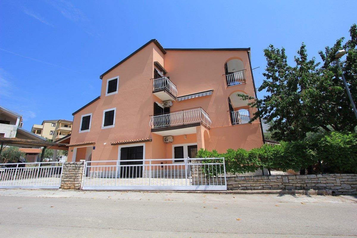 Apartments Susy Pula Bagian luar foto