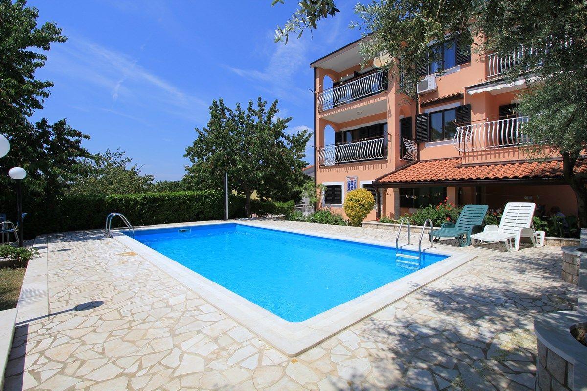 Apartments Susy Pula Bagian luar foto